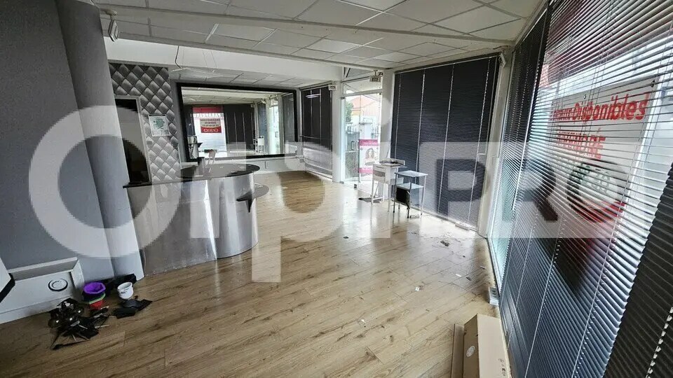 Retail in Pessac to rent - Interior Photo - Image 3 of 5