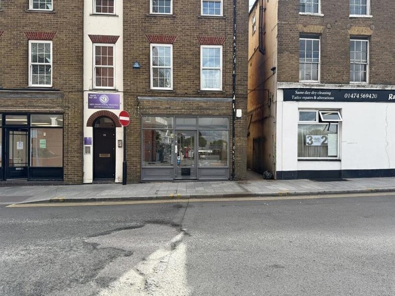 19 Stone St, Gravesend to rent - Building Photo - Image 2 of 2