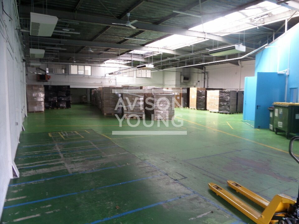 Light Industrial in Montreuil to rent Interior Photo- Image 1 of 8