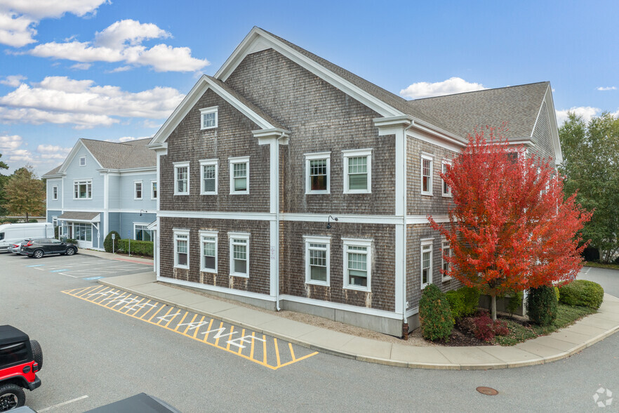 1555 Iyannough Rd, Hyannis, MA for rent - Building Photo - Image 3 of 63