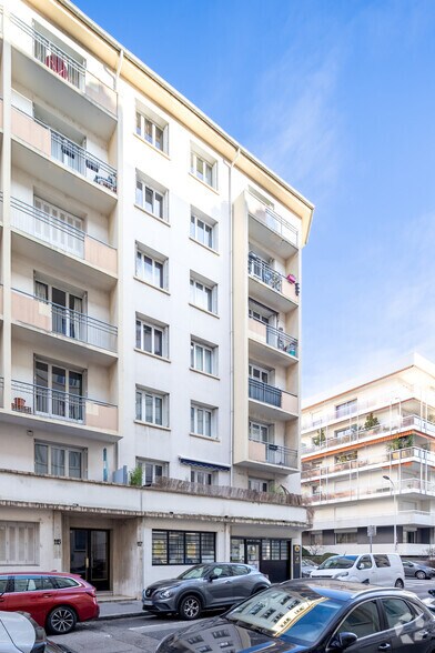 Build-to-Rent in Lyon for sale - Building Photo - Image 2 of 4