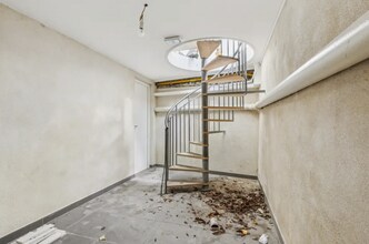 Retail in Paris to rent Interior Photo- Image 2 of 3