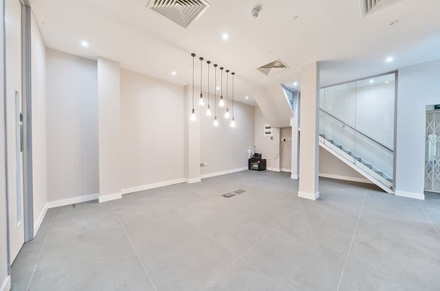 Point Pleasant, London for sale - Interior Photo - Image 3 of 12