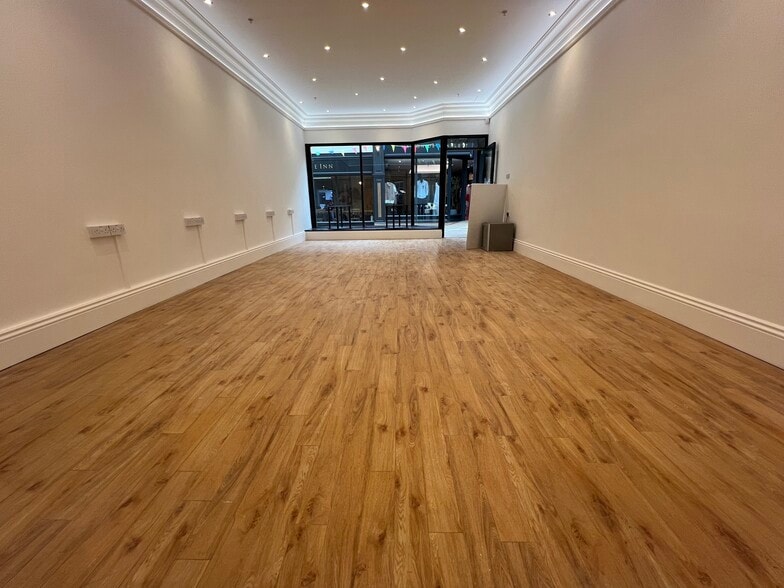 North St, Bishop's Stortford to rent - Building Photo - Image 3 of 13