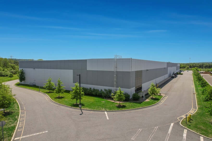 100 Performance Dr, Mahwah, NJ to rent - Building Photo - Image 3 of 24