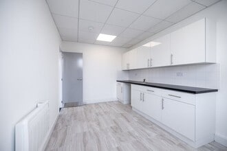 Bilton Rd, Greenford to rent Interior Photo- Image 1 of 2