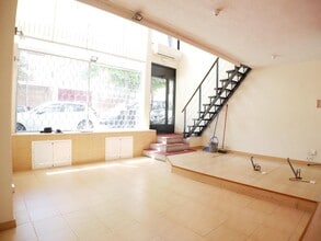 Retail in Madrid, Madrid to rent Interior Photo- Image 2 of 8