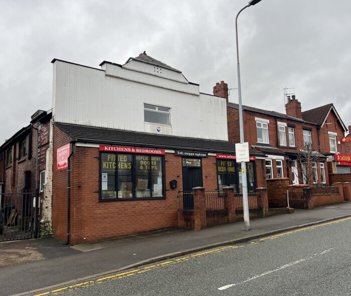 214A Gidlow Ln, Wigan for sale - Primary Photo - Image 1 of 1