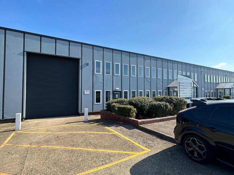 Maxwell Rd, Peterborough to rent - Building Photo - Image 2 of 26