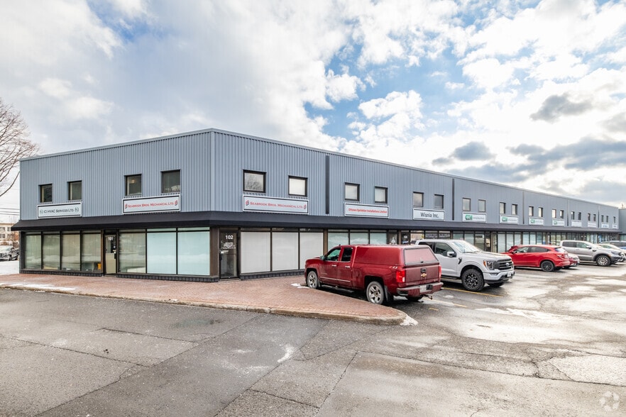 15 Capella Ct, Ottawa, ON for sale - Primary Photo - Image 1 of 1