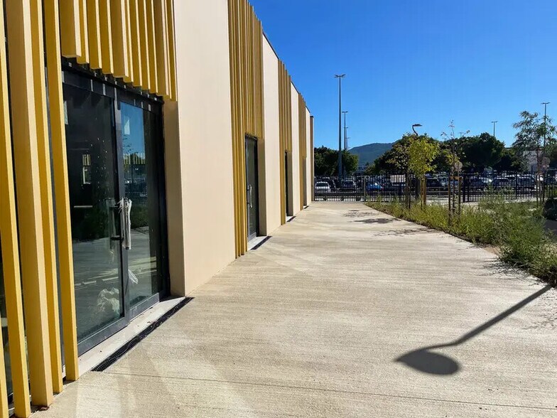 Office in Aubagne to rent - Building Photo - Image 3 of 14