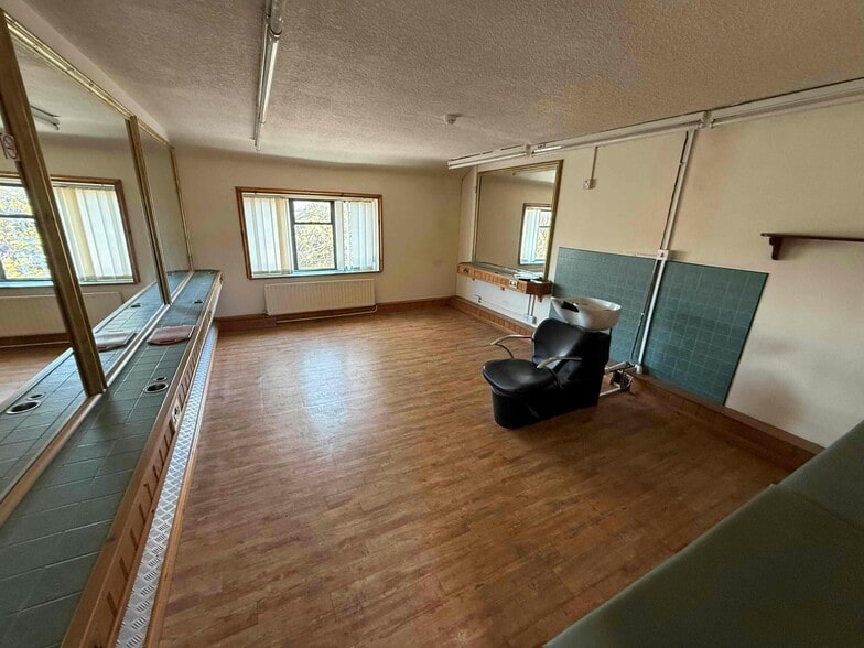 19-20 Ironmarket, Newcastle Under Lyme to rent - Interior Photo - Image 3 of 5