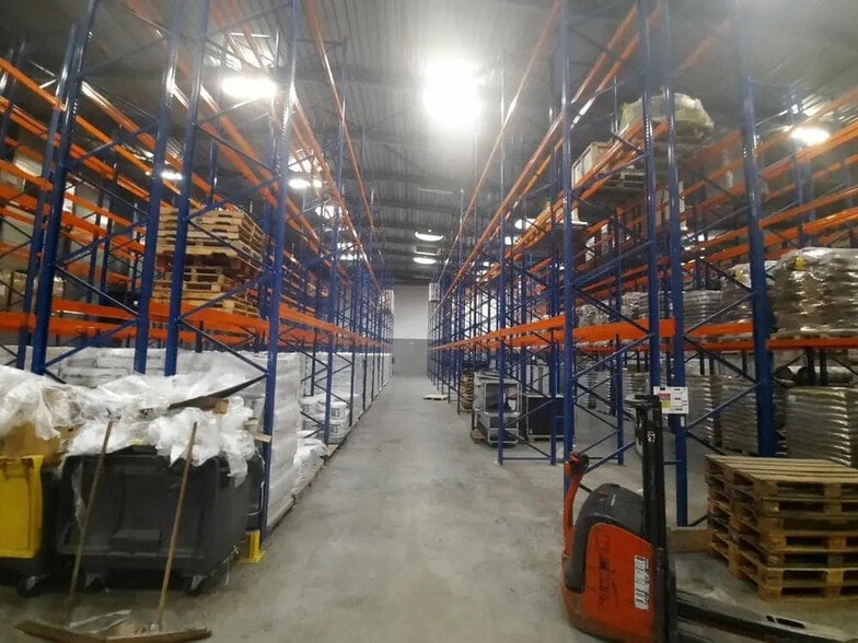 Industrial in Gennevilliers to rent - Building Photo - Image 1 of 3