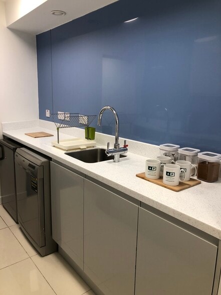 109-111C Fulham Palace Rd, London to rent - Other - Image 3 of 7