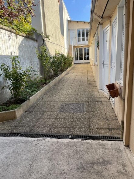 Office in Nanterre to rent - Building Photo - Image 2 of 2