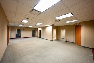 6120 Parkland Blvd, Mayfield Heights, OH for rent Building Photo- Image 1 of 18