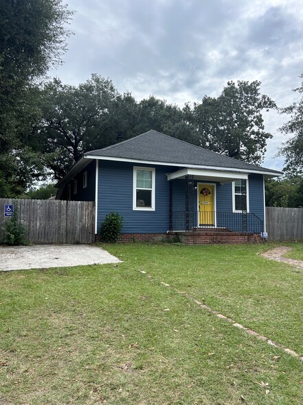 1935 Cosgrove Ave, North Charleston, SC for rent - Building Photo - Image 1 of 12