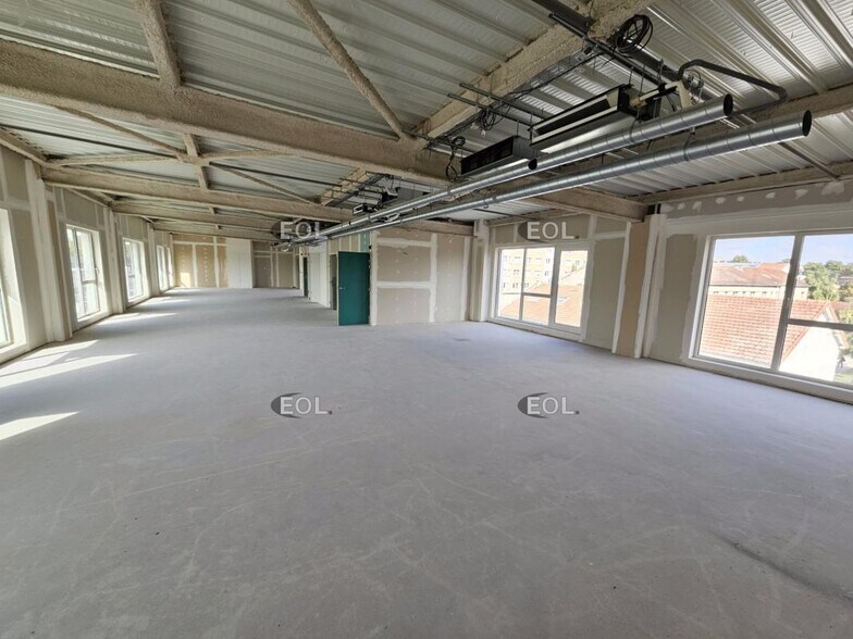 Office in Cachan to rent - Interior Photo - Image 1 of 10