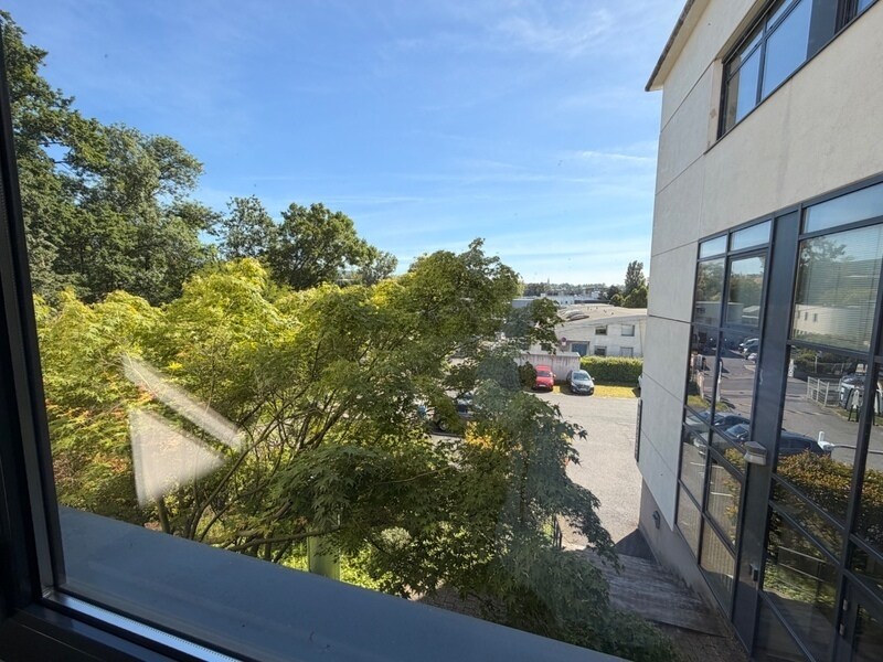 Office in Limonest to rent Building Photo- Image 1 of 11