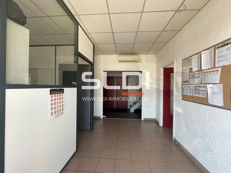 2 Rue Paul Villard, Chassieu to rent - Interior Photo - Image 2 of 8