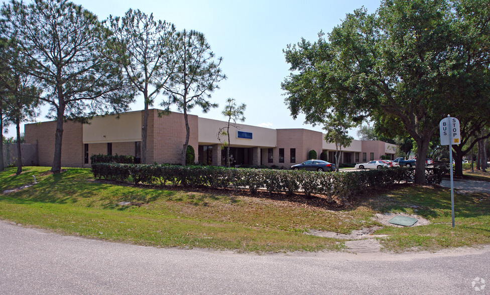 567-585 Interstate Blvd, Sarasota, FL for rent - Primary Photo - Image 1 of 28