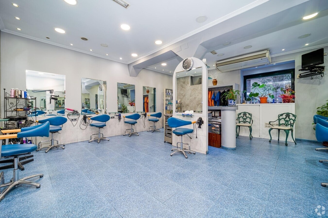 Madrid, MAD 28004 - Unit Puerta 04, Esc. 1 - - Interior Photo - Image 2 of 8