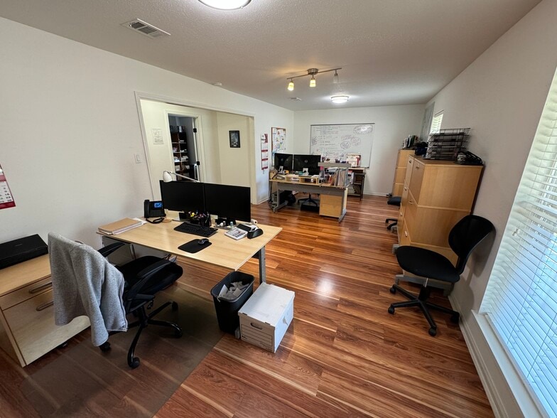 25203 Kelly Rd, Porter, TX to rent - Interior Photo - Image 3 of 16