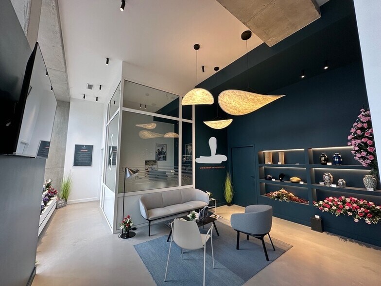Retail in Villeurbanne to rent - Interior Photo - Image 2 of 3