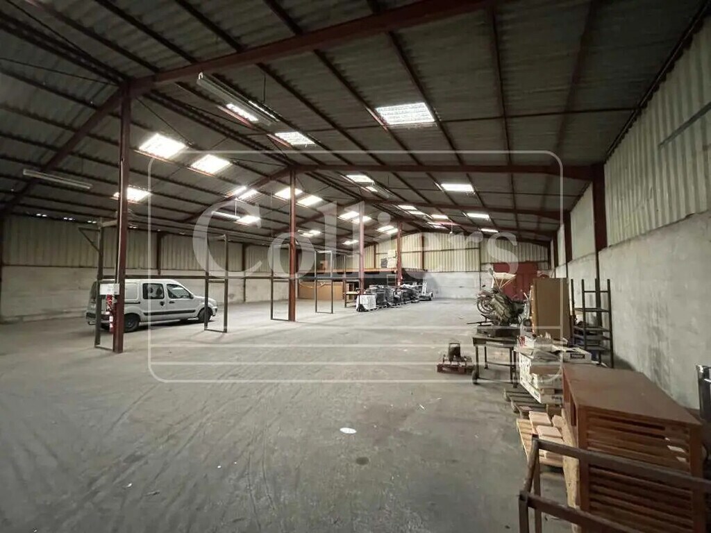 Vente Local d'activités 2 100 m² - Photo 1