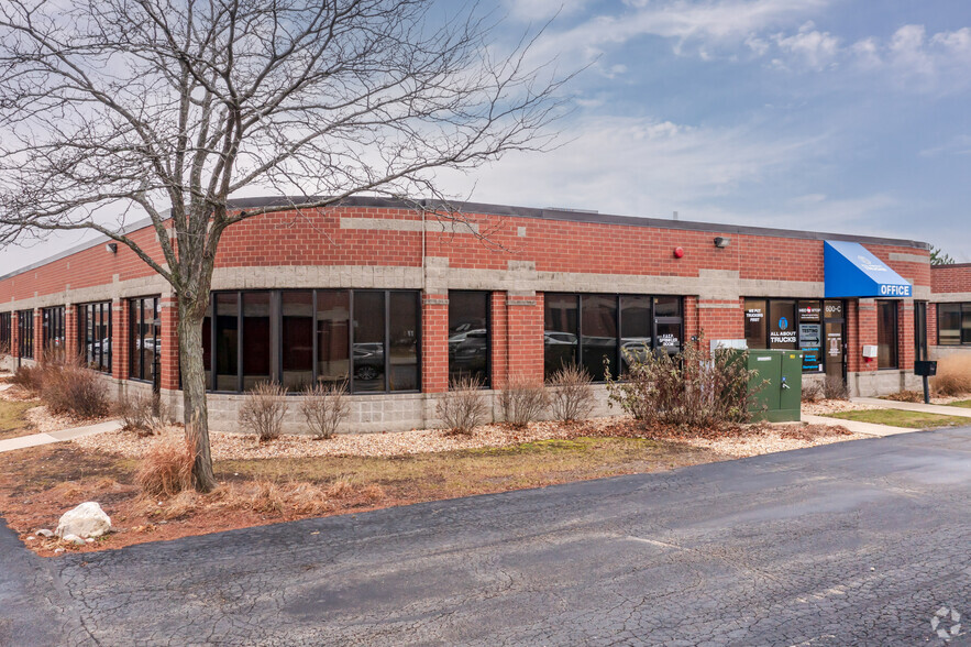 620-630 Tollgate Rd, Elgin, IL for rent - Building Photo - Image 1 of 7