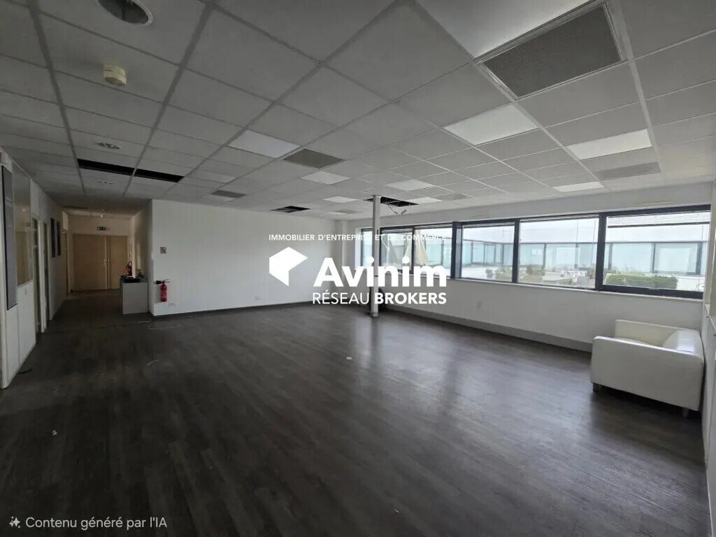 Location Bureaux 254 m² - Photo 1