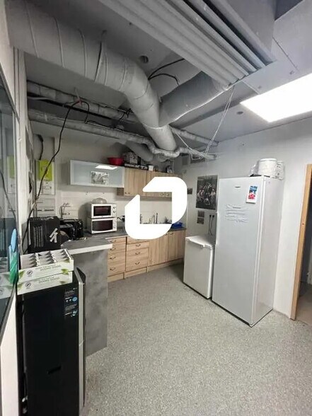 Office in Pantin to rent - Interior Photo - Image 2 of 13