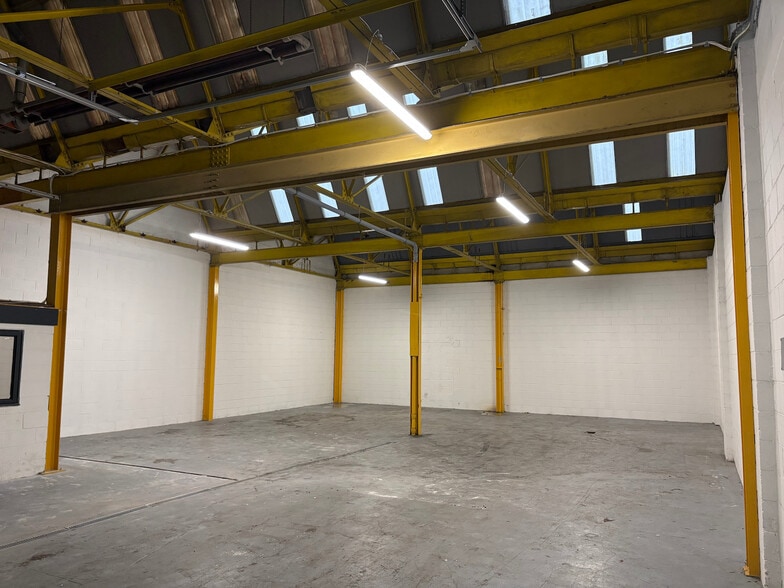 321 Halley St, Glasgow to rent - Building Photo - Image 2 of 6