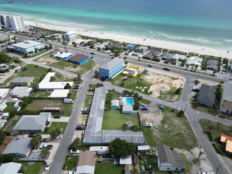 Panama City Beach, FL | Hospitality portfolio of 2 properties for sale on LoopNet.co.uk - Building Photo - Image 2 of 14