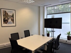 180-186 Kings Cross Rd, London to rent Interior Photo- Image 1 of 2