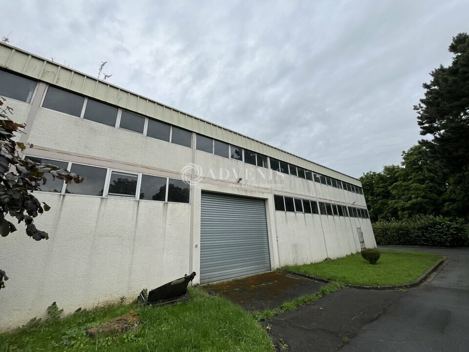 Industrial in Guyancourt for sale Building Photo- Image 1 of 8