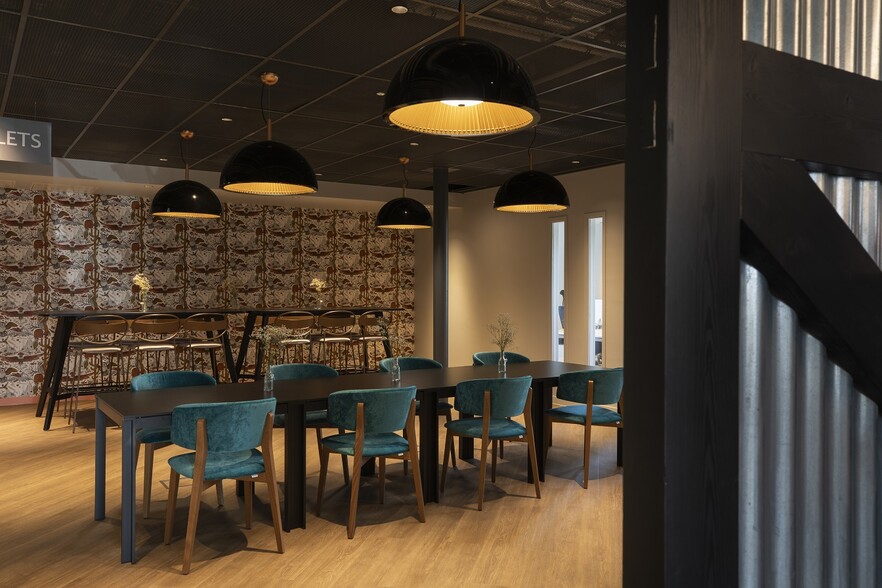 Gateway Ct, Glasgow to rent - Interior Photo - Image 2 of 16