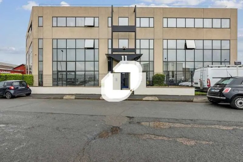 Light Industrial in Noisy-le-Sec to rent Building Photo- Image 1 of 14
