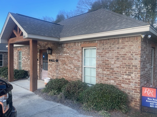 423 Weathersby Rd, Hattiesburg, MS for rent - Building Photo - Image 2 of 8