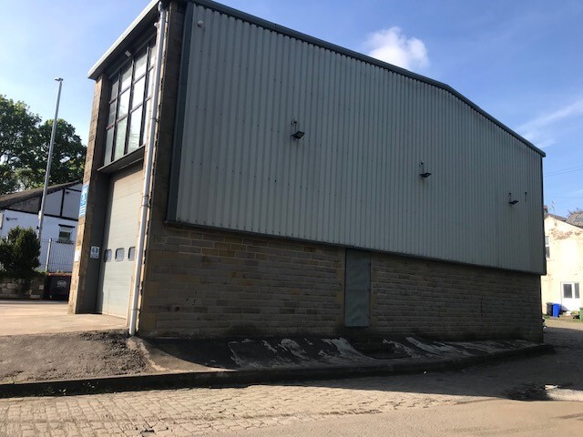 18 Water St, Rossendale to rent - Building Photo - Image 2 of 3