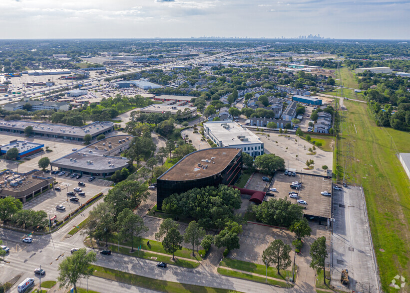 12600 N Featherwood Dr, Houston, TX for rent - Aerial - Image 3 of 8