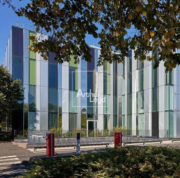 Office in Lieusaint for sale - Building Photo - Image 2 of 2