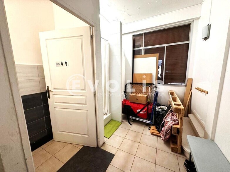 Office in Vanves to rent - Building Photo - Image 2 of 11
