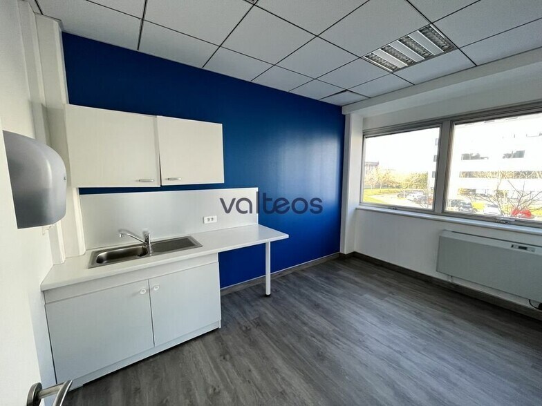 8 Avenue Yves Brunaud, Colomiers to rent - Interior Photo - Image 3 of 7