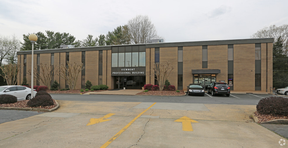 1015 2nd St NE, Hickory, NC for sale - Primary Photo - Image 1 of 1