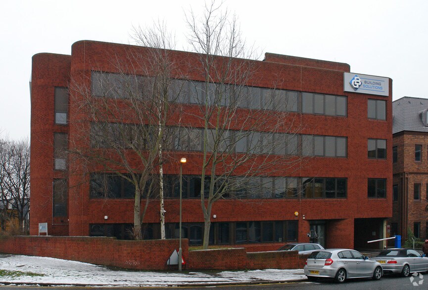 4-7 Station Rd, Sunbury On Thames for sale - Primary Photo - Image 1 of 1