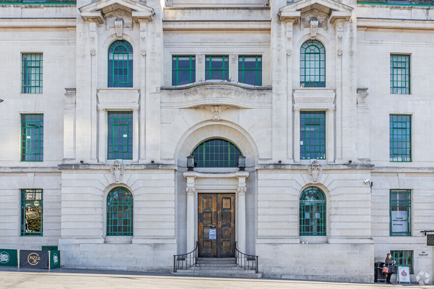 General Gordon Pl, London to rent - Building Photo - Image 3 of 21