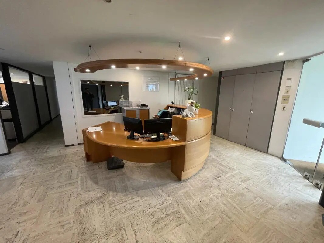 Office in Bordeaux to rent Lobby- Image 1 of 12