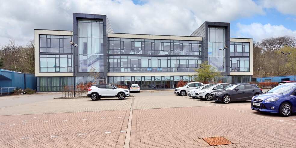 2 Harvest Dr, Newbridge to rent - Building Photo - Image 2 of 5