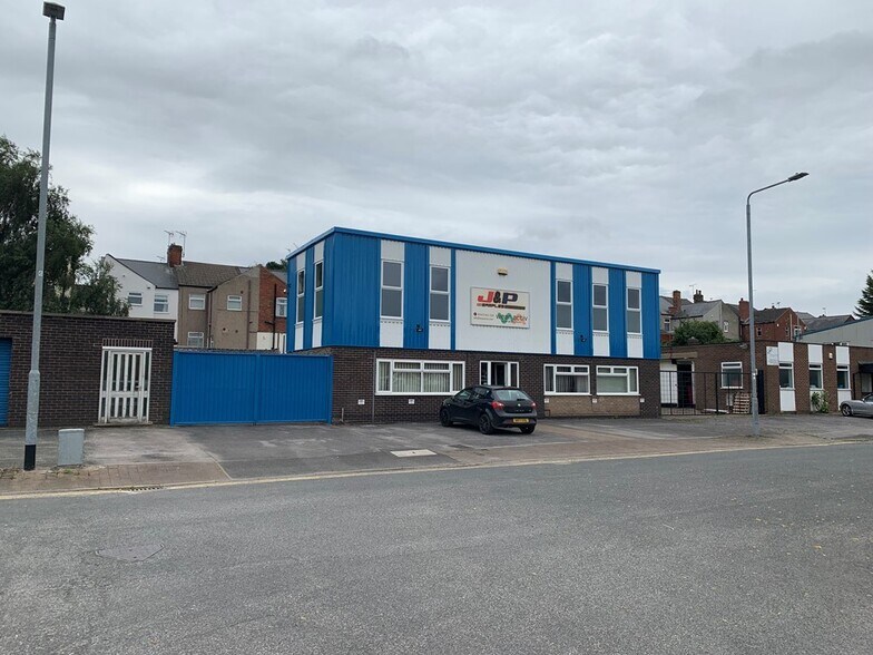 The Broadway, Mansfield for sale - Primary Photo - Image 1 of 1